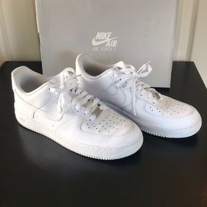 Nike Air Force 1 ‘07 - Sz Men’s 11 (Like New!)